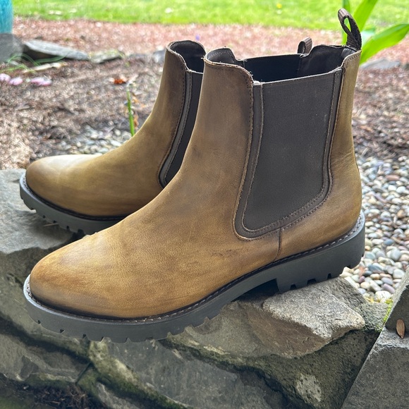Women’s Brown Thursday Chelsea Boots - Picture 2 of 7